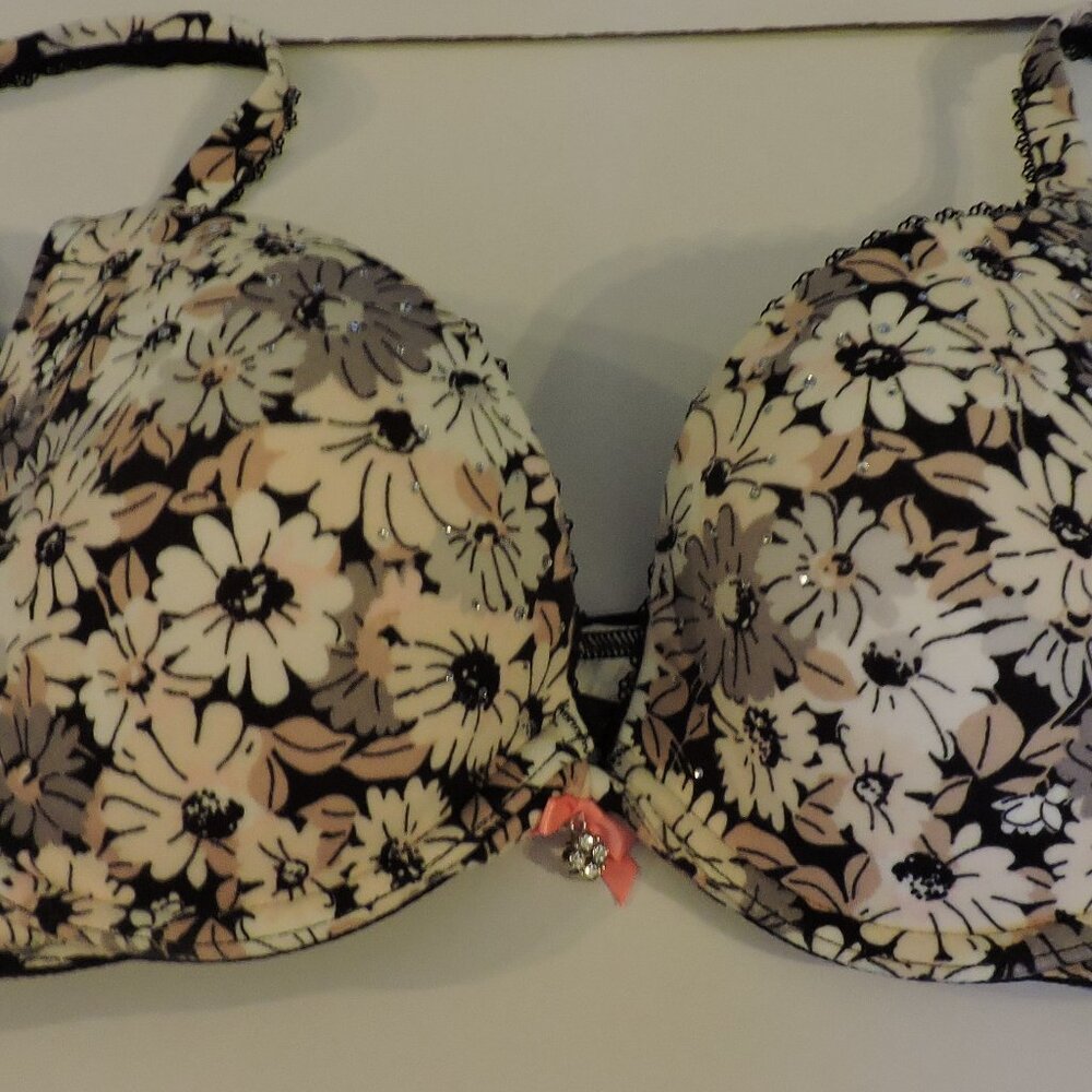 Victoria Secret 34 C Push-Up padded underwire bra with small rhinestones